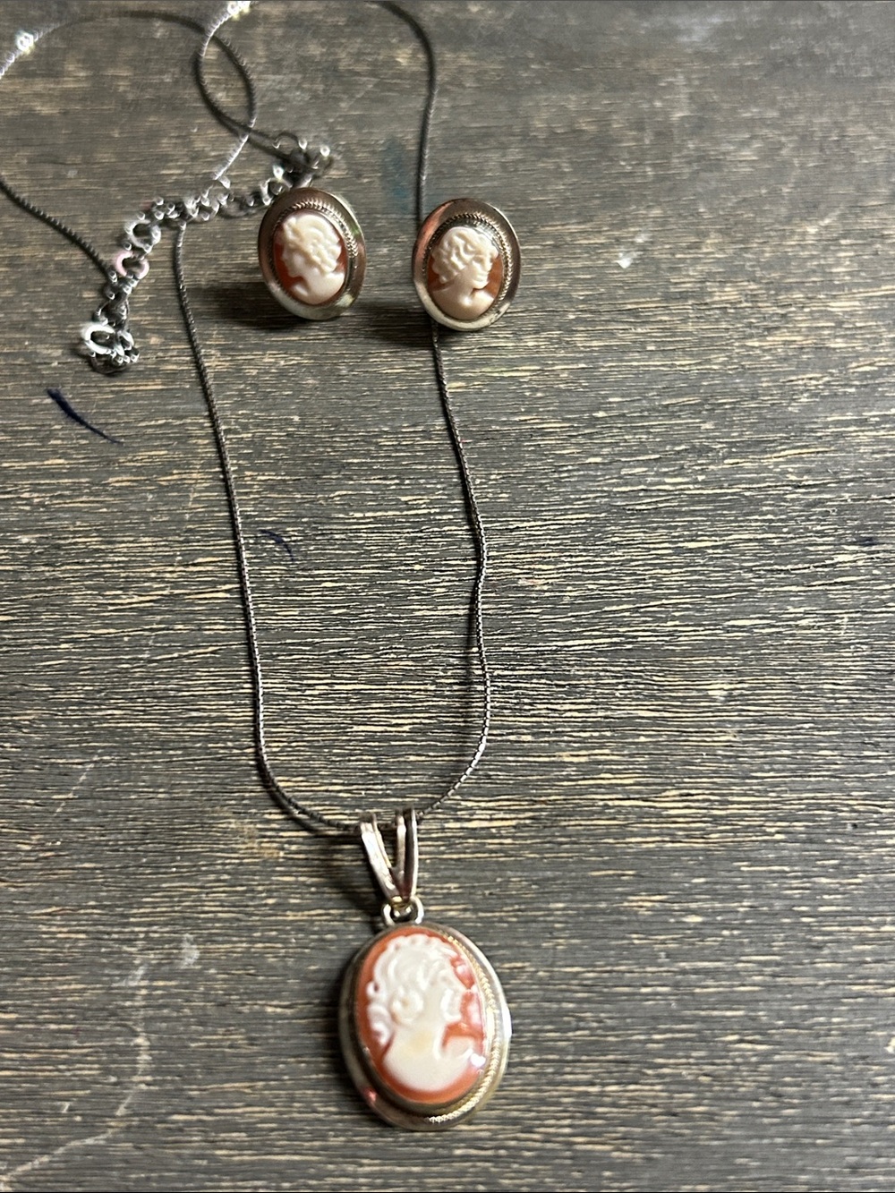 AMEDEO Prima Collezione Lady Cameo SS Stud Earrings & Pendant Set 15-3/4" Chain